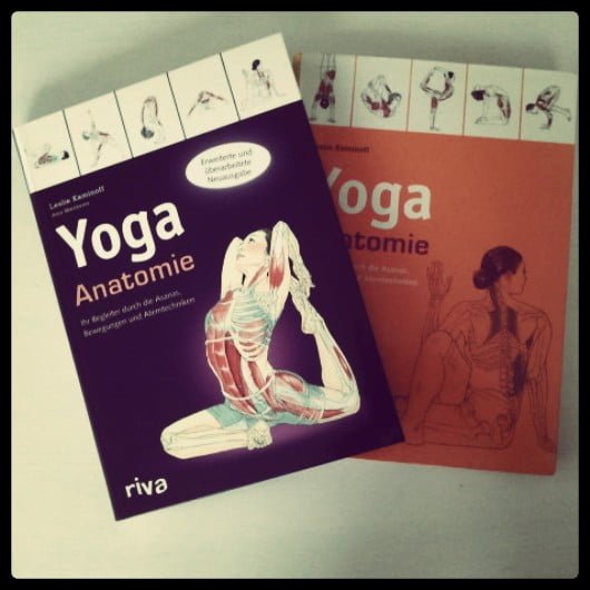Cover der beiden Yoga Anatomie Bücher