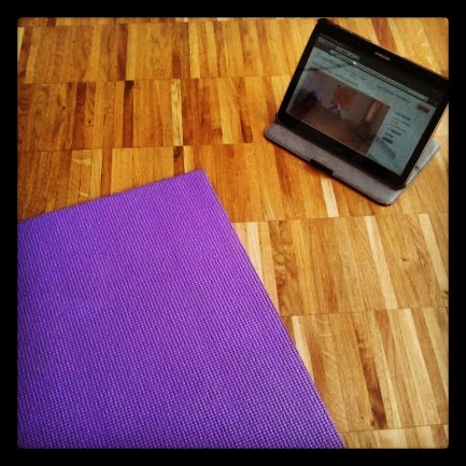 Yoga zu Hause mit Yogamehome-Video